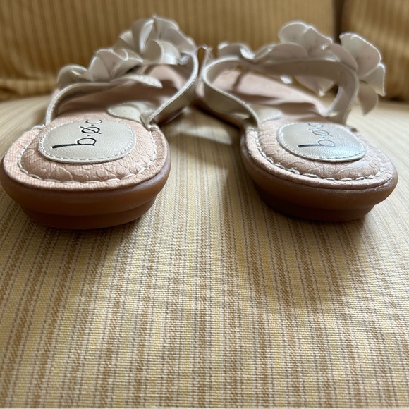 b.o.c. Women's Off White Floral Sandals - Picture 6 of 7